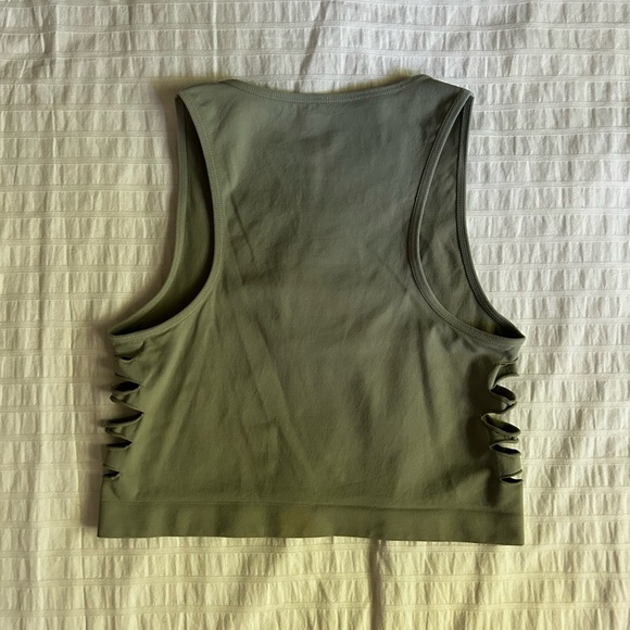 garage green cutout top - Picture 3 of 3